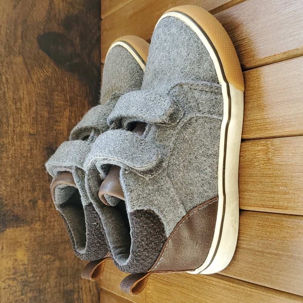 Cat & Jack shoes size 7